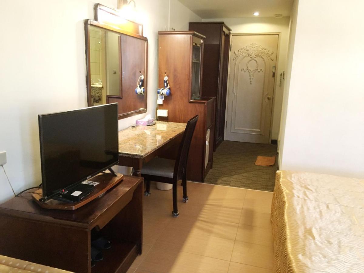 Hotel 文南哥爸妻夫飯店 Tainan Exterior foto