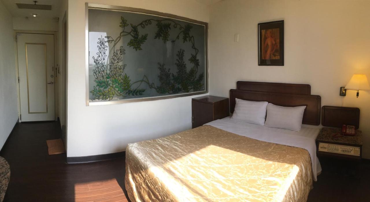 Hotel 文南哥爸妻夫飯店 Tainan Exterior foto